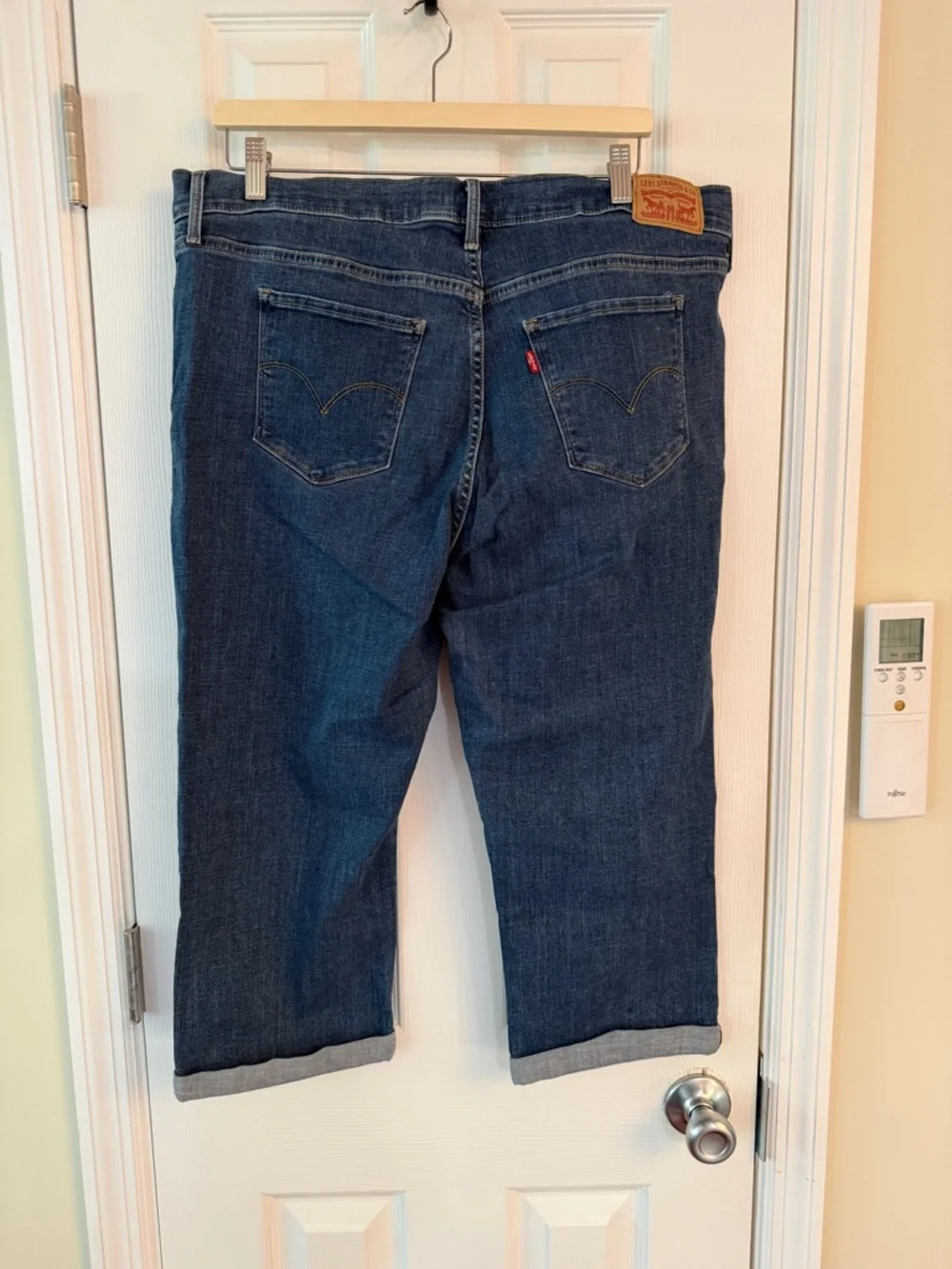 Levi's Indigo Mid-Rise Cropped Ankle Jeans - Picture 7 of 8